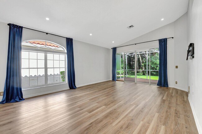 Building Photo - 3947 Redondo Way