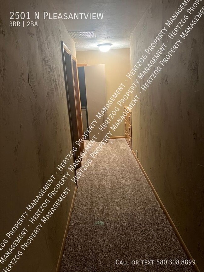 Building Photo - 2501 N Pleasantview-