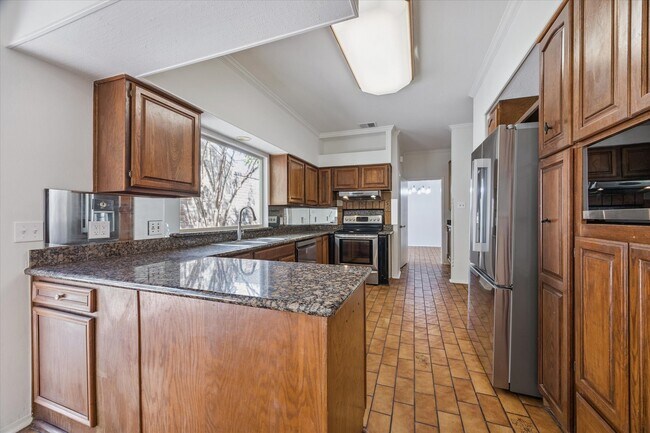 Building Photo - 2721 S Glen Haven Blvd