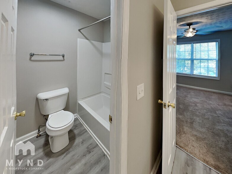 Building Photo - 857 Glynn Oaks Dr