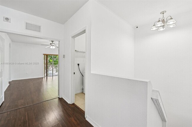 Building Photo - 2456 SE 19th Ct