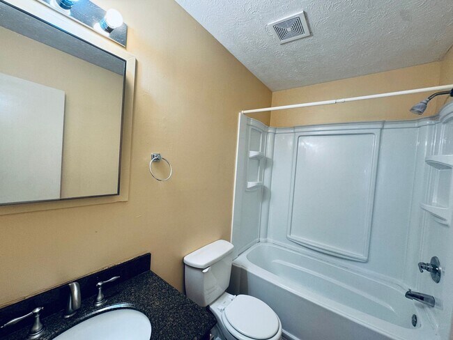 Building Photo - Timberlake Rd Townhouse