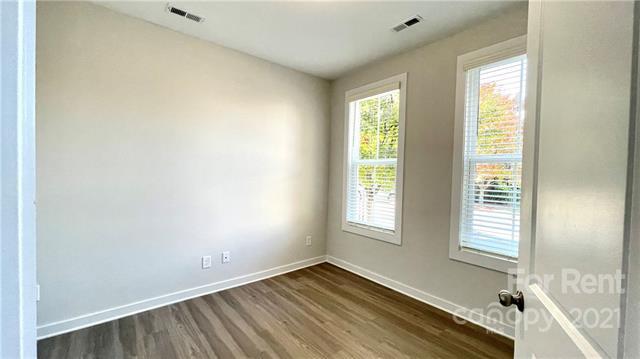Building Photo - 820 Seigle Point Dr