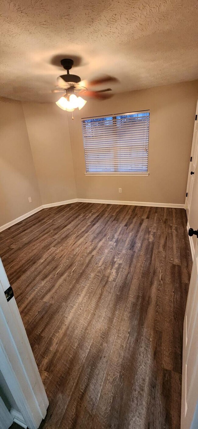 Building Photo - 26 Bama Ln