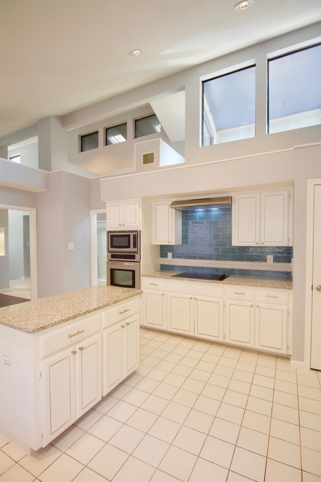 Building Photo - 1806 Encino Bend
