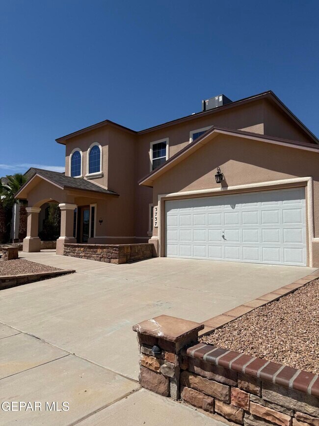 Building Photo - 3737 Tierra Campa Dr