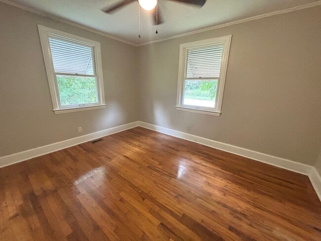 Building Photo - 3 Bedroom 1 Bath Home in Rosewood
