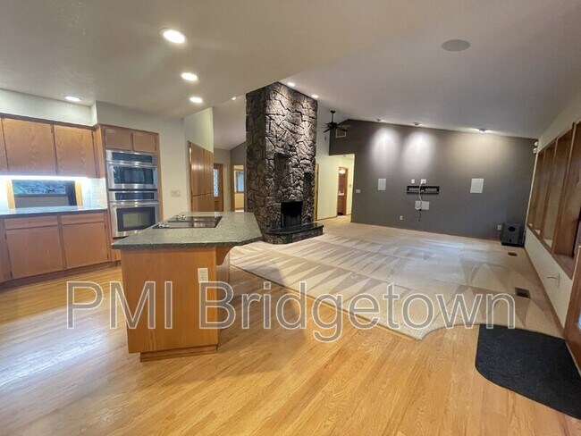 Building Photo - 11011 S Southridge Dr