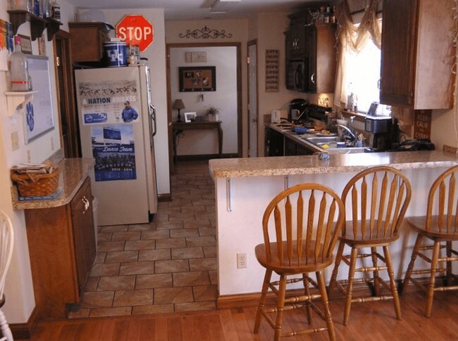 Building Photo - 128 Waller Ave