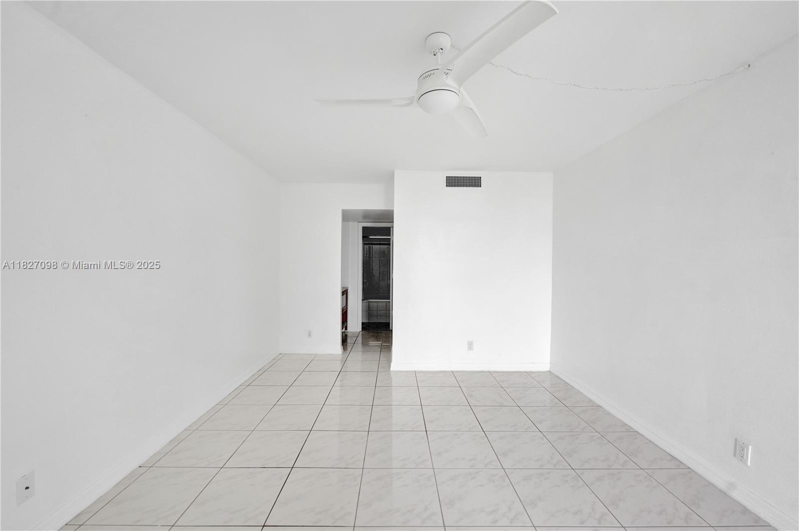 Building Photo - 20335 W Country Club Dr