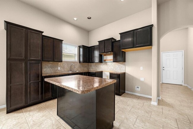 Building Photo - 25426 Saddlebrook Champion Way