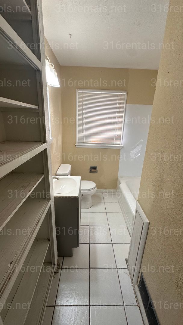 Building Photo - 1248 N Volutsia