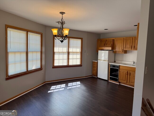 Building Photo - 1780 Elmwood Cir