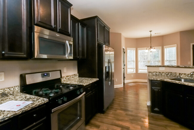 Building Photo - Fantastic Opportunity 5 Bedroom  3 Bath Ho...