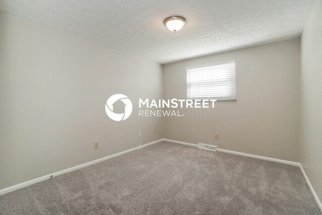 Building Photo - 4 Bedroom Pet-Friendly Home in Columbus, OH with Main Street Renewal