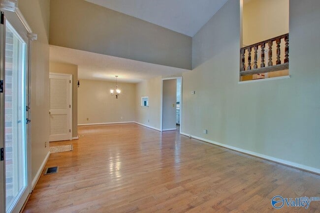 Building Photo - 3018 Live Oak Ln SW