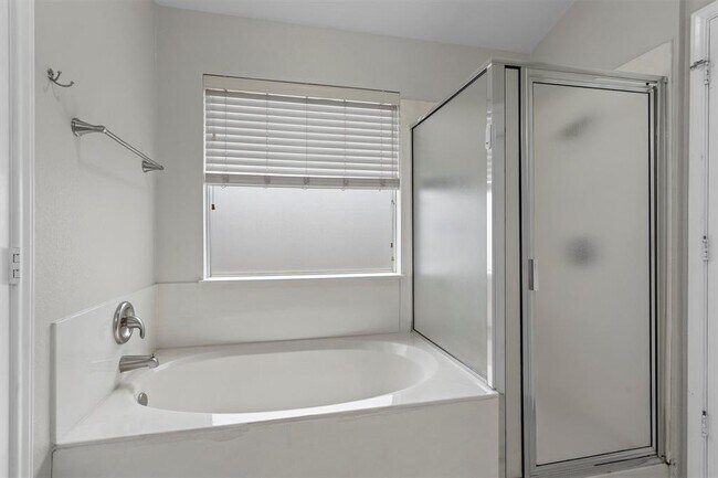Building Photo - 14524 Ballycastle Trail