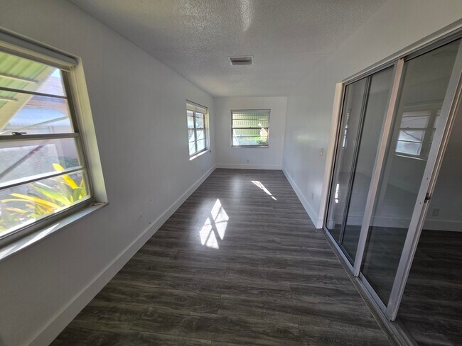 Building Photo - 718 Whippoorwill Ln