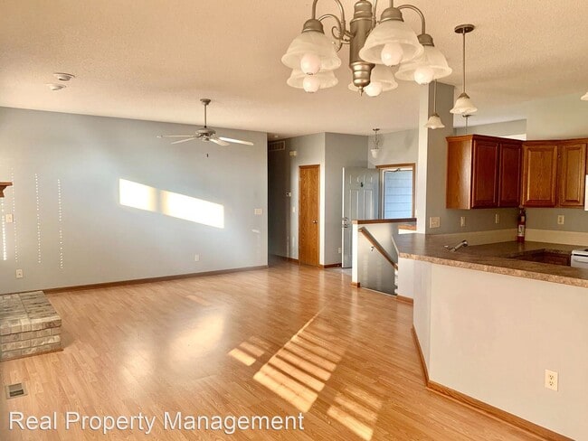 Building Photo - 3 br, 2 bath House - 1017 N Crest St.