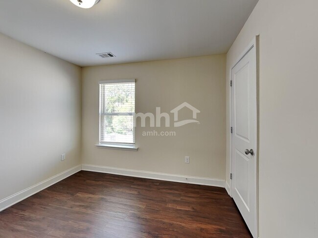 Building Photo - 202 Monarch Way