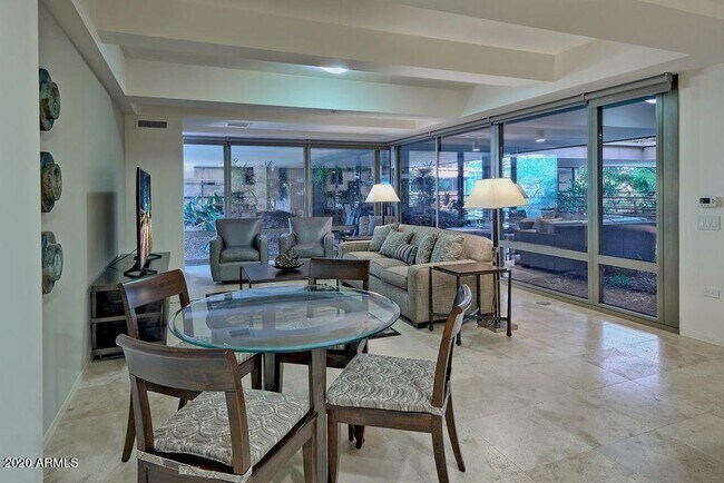 Building Photo - 7117 E Rancho Vista Dr