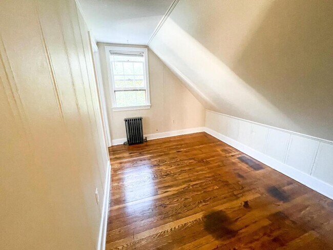 Building Photo - 705 E Seneca St