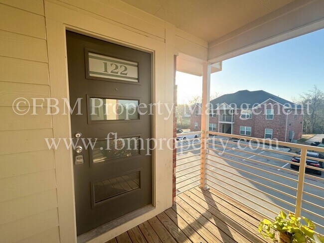 Building Photo - 1203 N Clay St