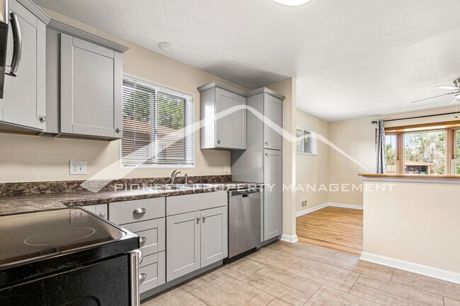 Building Photo - Updated Home With Central AC And Stainless...