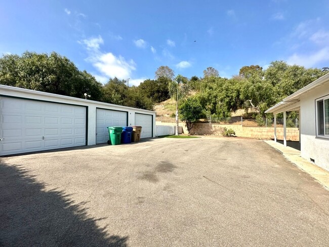 Building Photo - Beautifully Remodeled Unit on the East Side of Santa Barbara