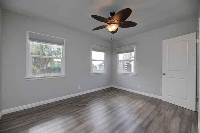 Building Photo - 1048 4th St