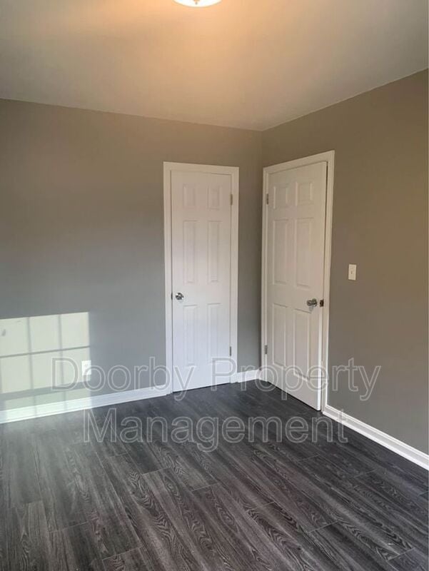 Building Photo - 2408 Cres Club Dr