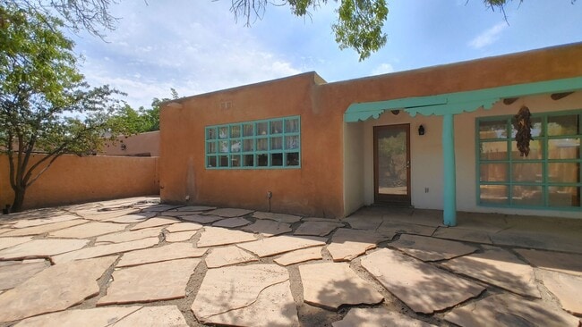 Building Photo - 1st Month Free! Old Town Charm! 2 Bedroom ...