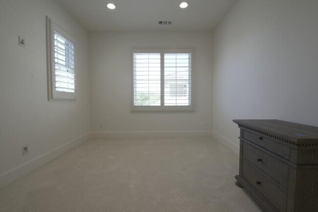 Building Photo - 4961 Ashville Dr