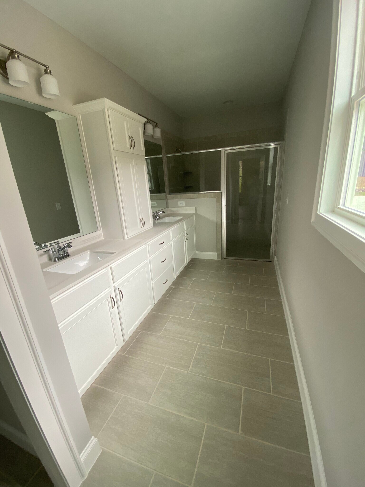 Master Bath - 325 Edgewater Dr