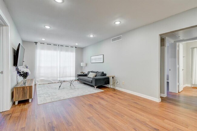 Building Photo - 2701 Bellefontaine St