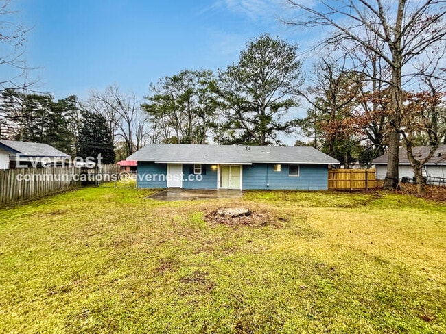 Building Photo - 1460 Woody Dr