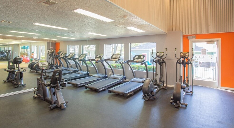 Building Photo - 1249 Enclave Cir