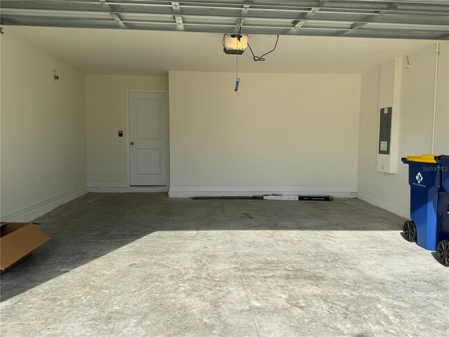 Building Photo - 36033 Sunflower Hl Dr