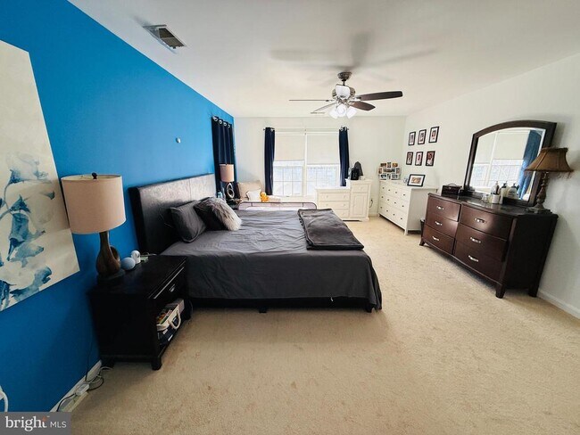 Building Photo - 16108 Kennedy St