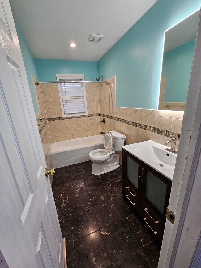 Building Photo - 705 Pennsylvania Ave