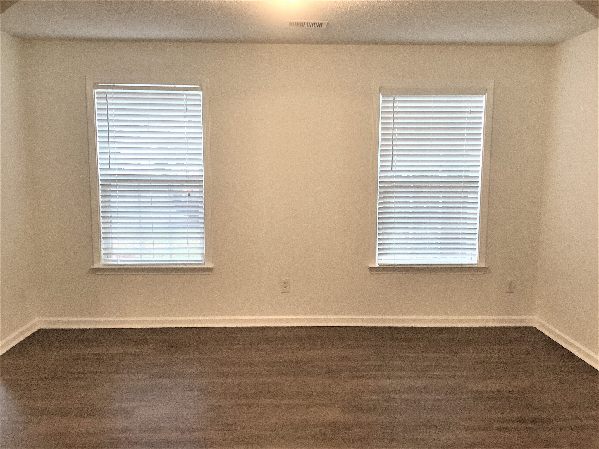 Building Photo - 106 Sweetland Ct