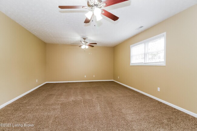 Building Photo - 11912 Longview Farm Dr