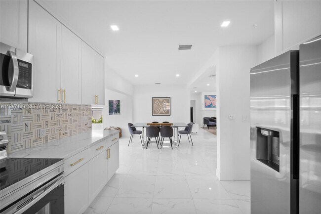 Building Photo - 1625 Hollywood Blvd