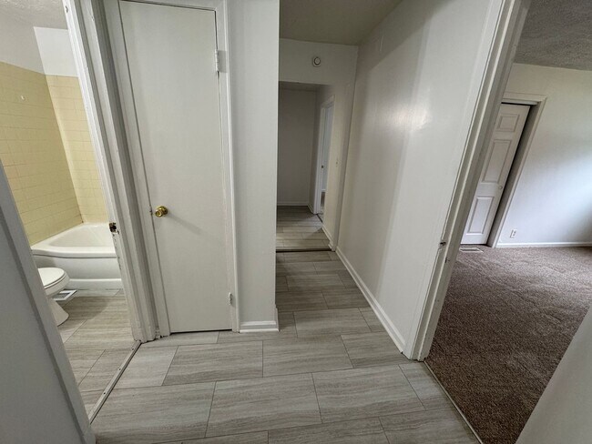 Building Photo - Greenwood 3 Bedroom 2 Bath