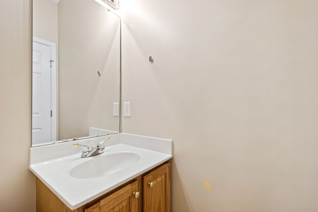 Building Photo - Charming 3-Bedroom Home in Prime Raleigh L...