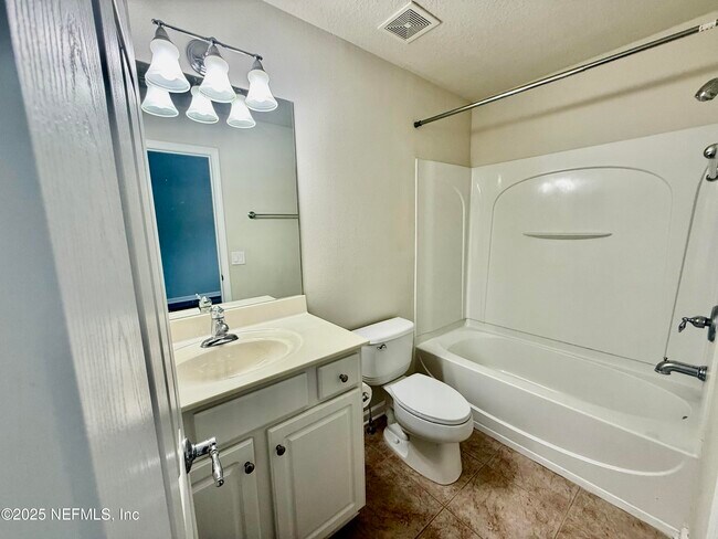 Building Photo - 6967 Roundleaf Dr