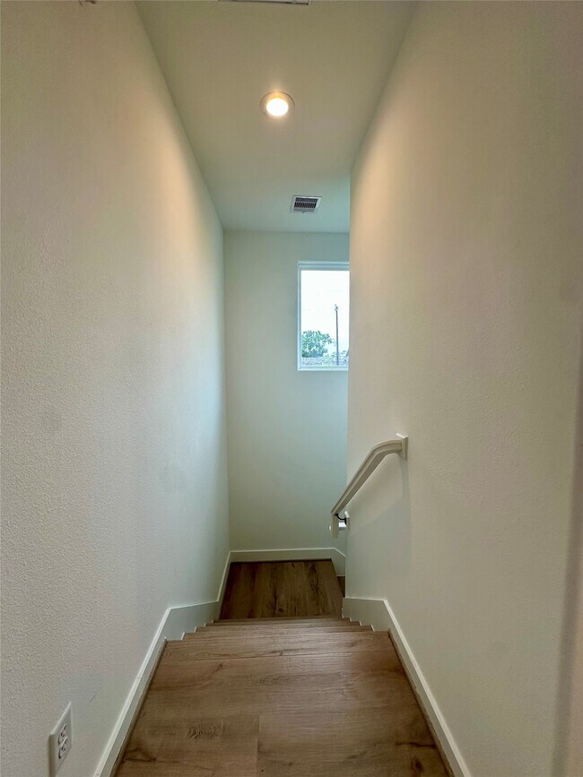 Building Photo - 203 Danna Ln
