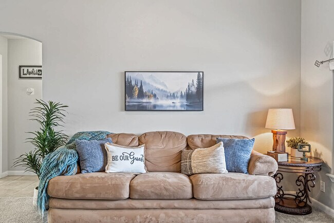 Building Photo - 727 W Clark Ave