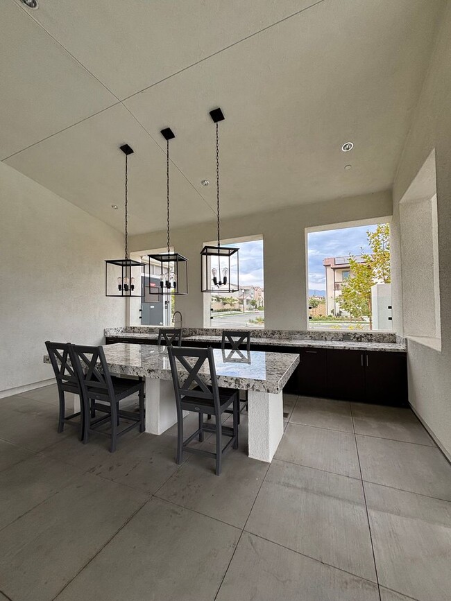Building Photo - Gorgeous New Build in East Ventura