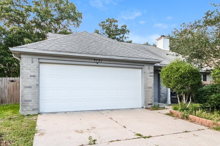 Building Photo - 7131 Maple Walk Dr
